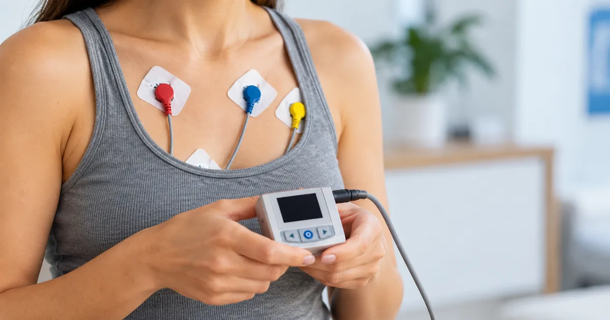 Paciente utiliza Holter 24 horas durante atividades da rotina em ambiente doméstico