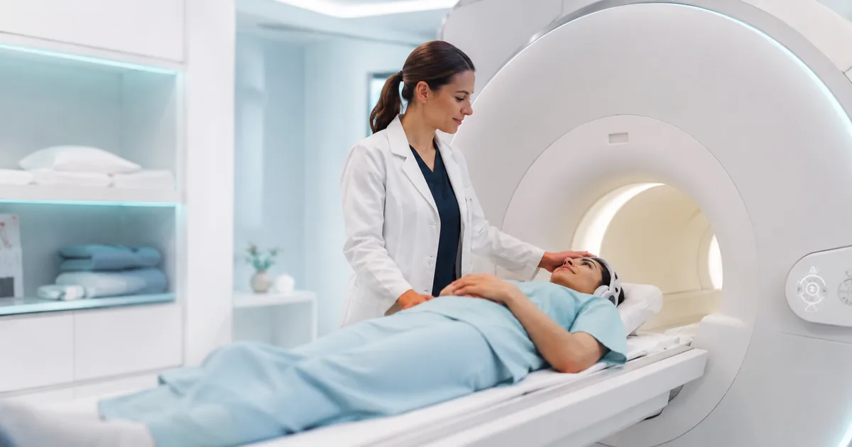 Paciente orientado sobre implantes antes da Ressonância Magnética
