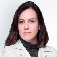Dra. Yanara Feltrin